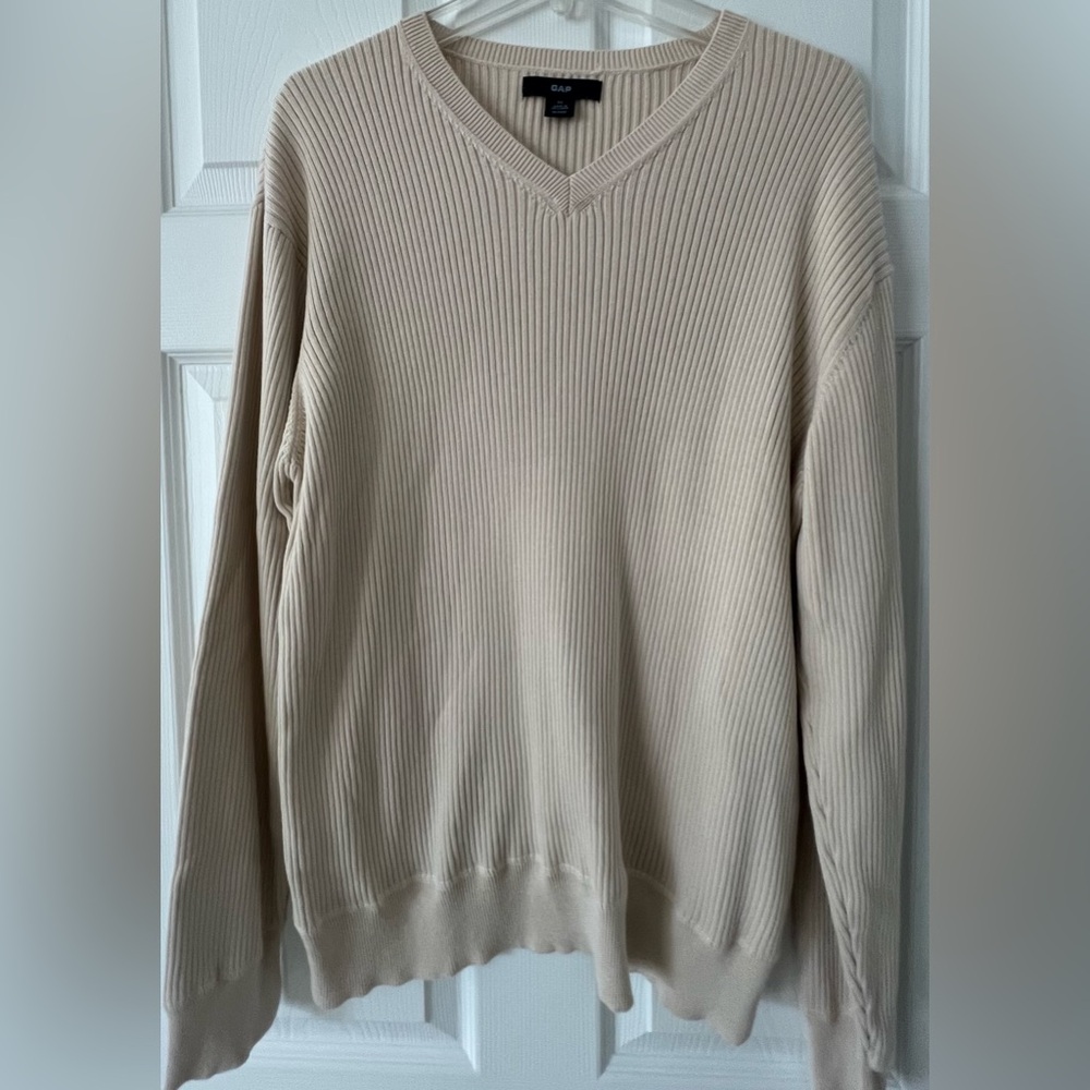 GAP Ribbed V-Neck